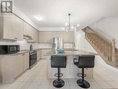 28 Admiral Road, Welland, ON - Indoor Photo Showing Kitchen With Stainless Steel Kitchen With Upgraded Kitchen