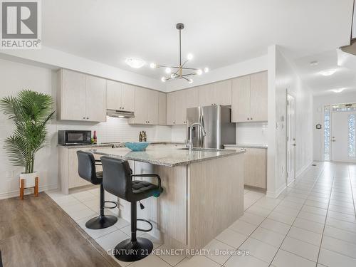 28 Admiral Road, Welland, ON - Indoor Photo Showing Kitchen With Stainless Steel Kitchen With Upgraded Kitchen