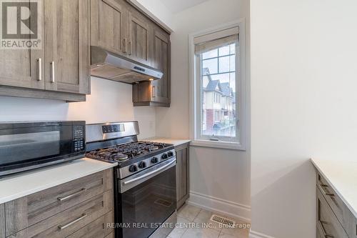 2 Near Lane, Hamilton, ON - Indoor Photo Showing Kitchen