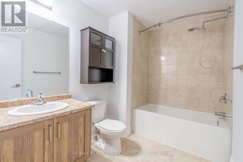 2 Near Lane, Hamilton, ON - Indoor Photo Showing Bathroom