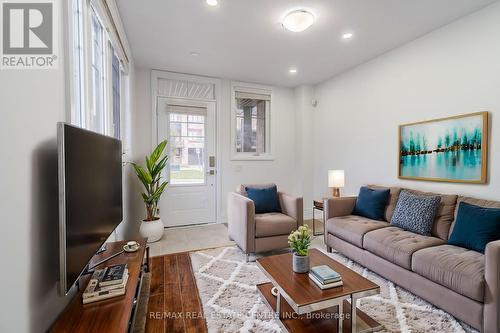 2 Near Lane, Hamilton, ON - Indoor Photo Showing Living Room