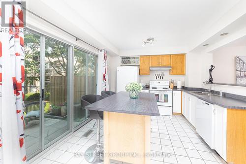 14 - 2300 Brays Lane, Oakville, ON - Indoor Photo Showing Kitchen