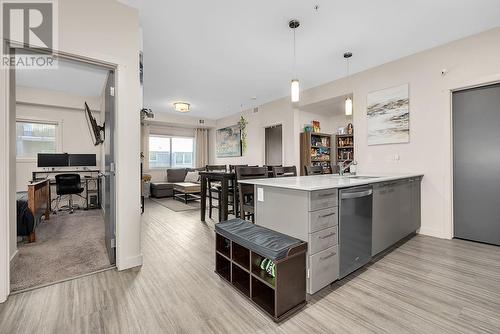 2250 Majoros Road Unit# 304, West Kelowna, BC - Indoor Photo Showing Kitchen