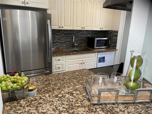 389 Guildford Street, Winnipeg, MB - Indoor Photo Showing Kitchen