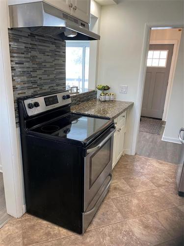 389 Guildford Street, Winnipeg, MB - Indoor Photo Showing Kitchen