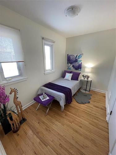 389 Guildford Street, Winnipeg, MB - Indoor Photo Showing Bedroom