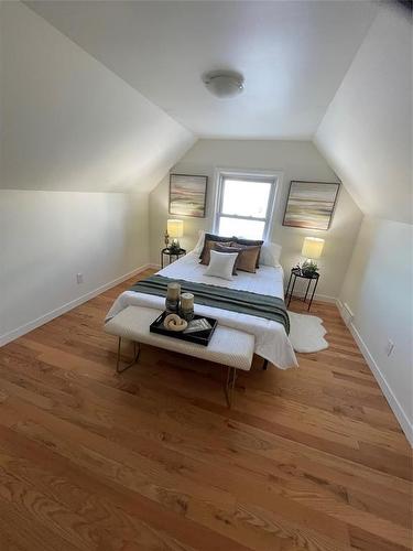 389 Guildford Street, Winnipeg, MB - Indoor Photo Showing Bedroom