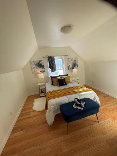 389 Guildford Street, Winnipeg, MB - Indoor Photo Showing Bedroom