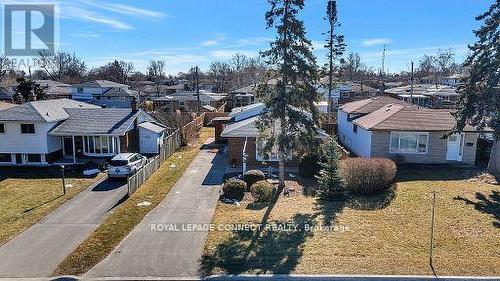 49 Dreyer Drive E, Ajax, ON - Outdoor