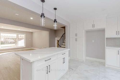 170 Bartley Bull Pkwy, Brampton, ON - Indoor Photo Showing Kitchen