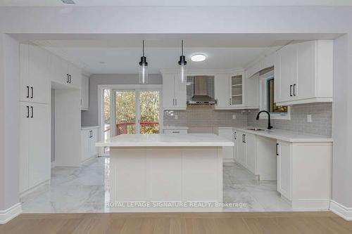 170 Bartley Bull Pkwy, Brampton, ON - Indoor Photo Showing Kitchen