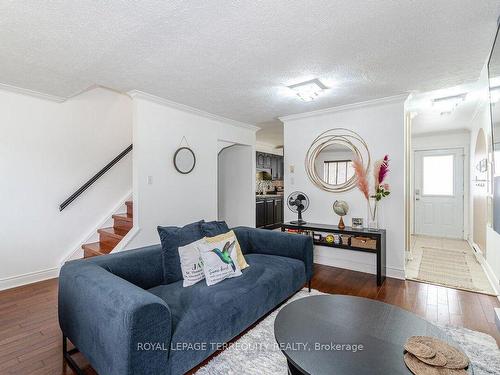 2-55 Blandford St, Woodstock, ON - Indoor Photo Showing Living Room