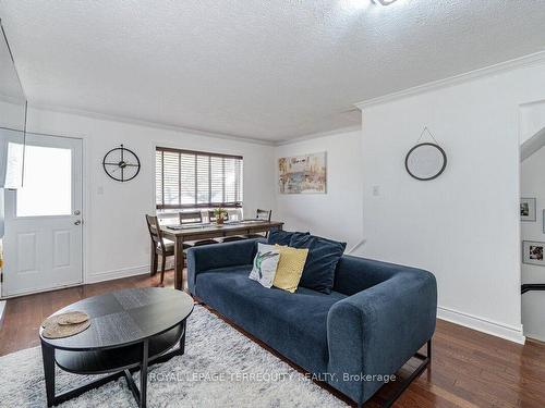 2-55 Blandford St, Woodstock, ON - Indoor Photo Showing Living Room