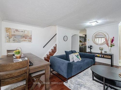 2-55 Blandford St, Woodstock, ON - Indoor Photo Showing Living Room