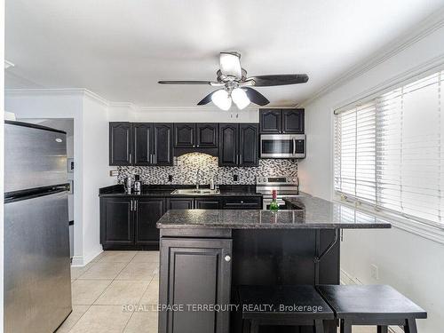 2-55 Blandford St, Woodstock, ON - Indoor Photo Showing Kitchen With Double Sink With Upgraded Kitchen