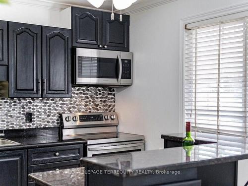 2-55 Blandford St, Woodstock, ON - Indoor Photo Showing Kitchen With Upgraded Kitchen