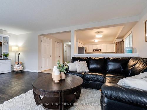 901 Copper Leaf Cres, Kitchener, ON - Indoor Photo Showing Living Room