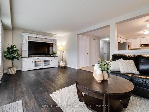 901 Copper Leaf Cres, Kitchener, ON - Indoor Photo Showing Living Room