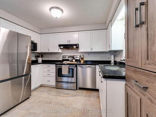 901 Copper Leaf Cres, Kitchener, ON - Indoor Photo Showing Kitchen With Stainless Steel Kitchen