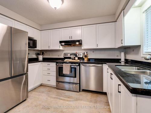 901 Copper Leaf Cres, Kitchener, ON - Indoor Photo Showing Kitchen With Stainless Steel Kitchen With Double Sink