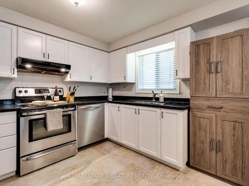 901 Copper Leaf Cres, Kitchener, ON - Indoor Photo Showing Kitchen With Stainless Steel Kitchen With Double Sink