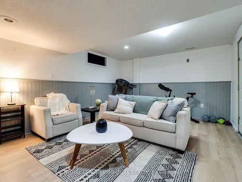 901 Copper Leaf Cres, Kitchener, ON - Indoor Photo Showing Living Room