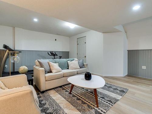 901 Copper Leaf Cres, Kitchener, ON - Indoor Photo Showing Living Room