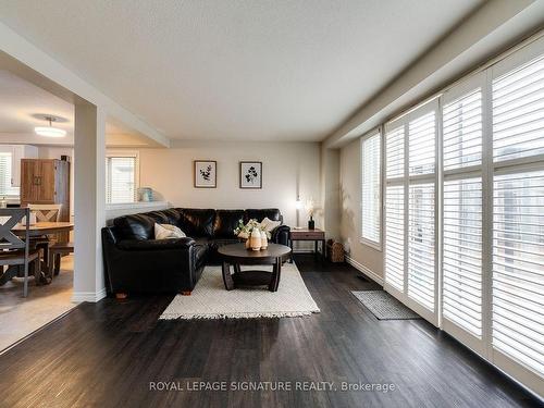 901 Copper Leaf Cres, Kitchener, ON - Indoor Photo Showing Living Room