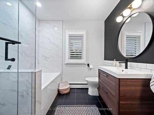 14 Cherrywood Ave, Grimsby, ON - Indoor Photo Showing Bathroom