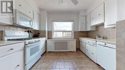 521 Sammon Avenue, Toronto, ON - Indoor Photo Showing Kitchen