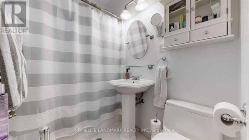 521 Sammon Avenue, Toronto, ON - Indoor Photo Showing Bathroom