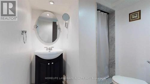 521 Sammon Avenue, Toronto, ON - Indoor Photo Showing Bathroom