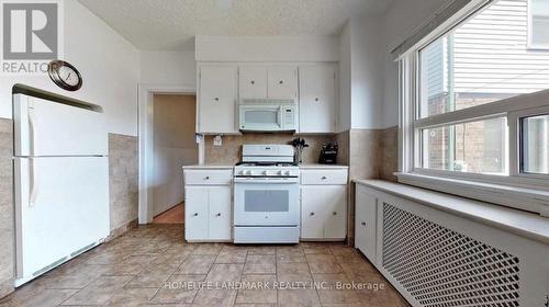 521 Sammon Avenue, Toronto, ON - Indoor Photo Showing Kitchen