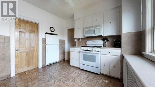 521 Sammon Avenue, Toronto, ON - Indoor Photo Showing Kitchen