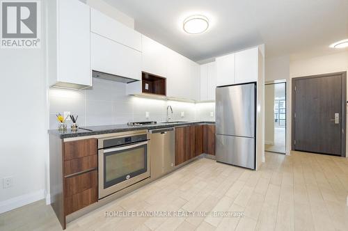 1909 - 15 Water Walk Drive, Markham, ON - Indoor Photo Showing Kitchen With Upgraded Kitchen