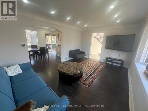 14 Townsend Avenue E, Burlington, ON - Indoor Photo Showing Living Room