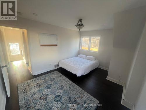 14 Townsend Avenue E, Burlington, ON - Indoor Photo Showing Bedroom