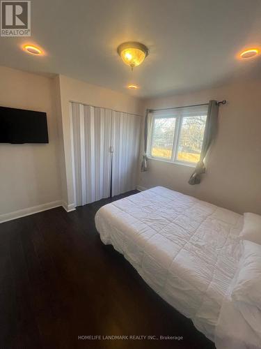 14 Townsend Avenue E, Burlington, ON - Indoor Photo Showing Bedroom