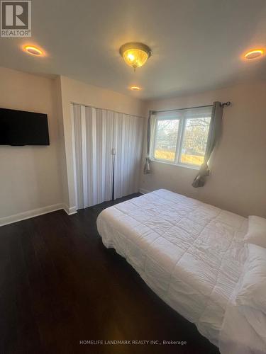 14 Townsend Avenue E, Burlington, ON - Indoor Photo Showing Bedroom