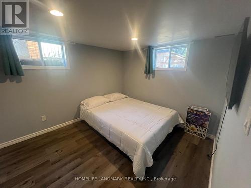 14 Townsend Avenue E, Burlington, ON - Indoor Photo Showing Bedroom