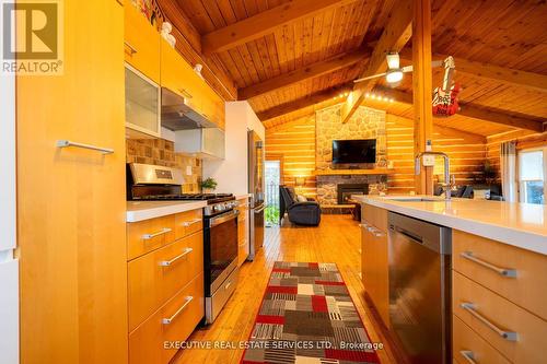 795744 Grey Road 19, Blue Mountains, ON - Indoor Photo Showing Kitchen