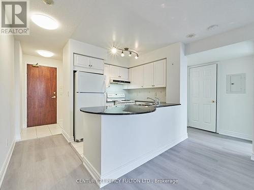 906 - 18 Kenaston Gardens, Toronto, ON - Indoor Photo Showing Kitchen