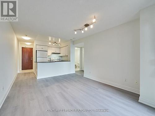 906 - 18 Kenaston Gardens, Toronto, ON - Indoor Photo Showing Kitchen