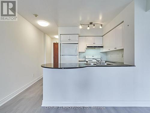 906 - 18 Kenaston Gardens, Toronto, ON - Indoor Photo Showing Kitchen