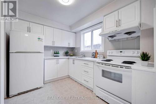 8Rc - 8 Rusty Crest Way, Toronto, ON - Indoor Photo Showing Kitchen