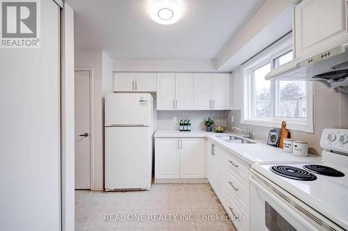 8Rc - 8 Rusty Crest Way, Toronto, ON - Indoor Photo Showing Kitchen