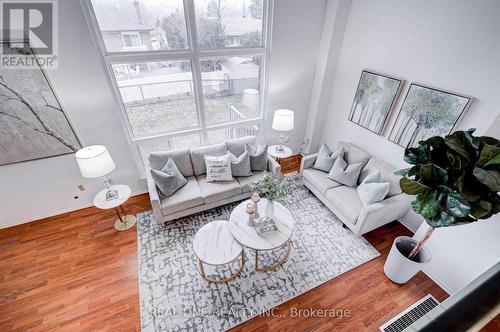 8Rc - 8 Rusty Crest Way, Toronto, ON - Indoor Photo Showing Living Room