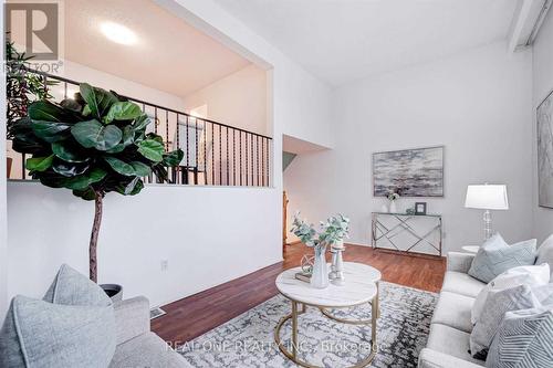 8Rc - 8 Rusty Crest Way, Toronto, ON - Indoor Photo Showing Living Room