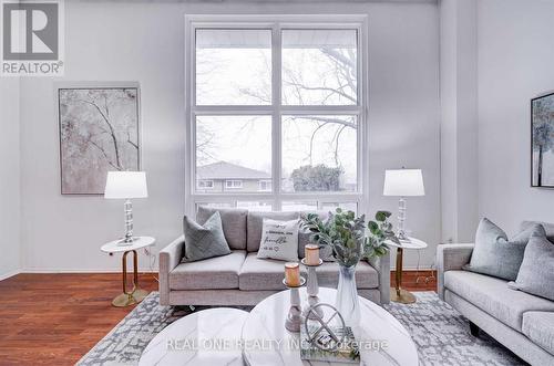 8Rc - 8 Rusty Crest Way, Toronto, ON - Indoor Photo Showing Living Room