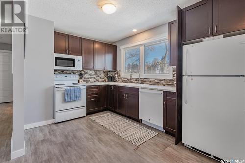 20 Morton Place, Saskatoon, SK - Indoor Photo Showing Kitchen With Double Sink